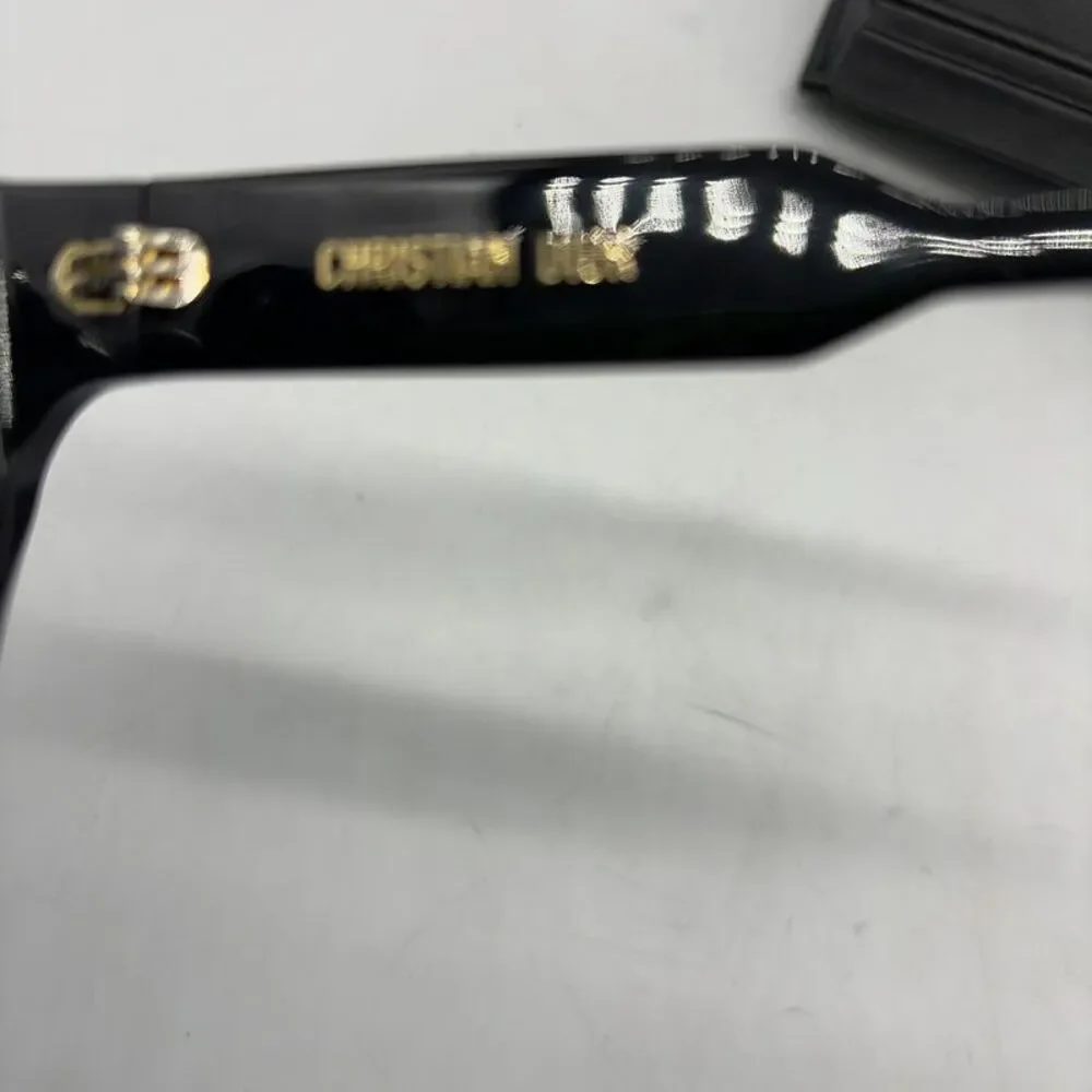 Dior offers black